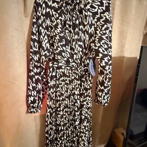 Scoop NYC Black and White Abstract Print Long Sleeve Dress